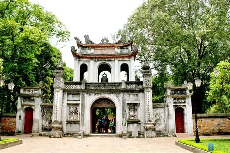 Le Temple de la Littérature - Un Trésor d'Architecture et une Ode à l'Érudition!