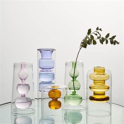 Le Vase à Décors Floraux Intrigant et Élégant !